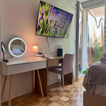 Rose Nest Airport - Self Check-in - Free Parking Apartment