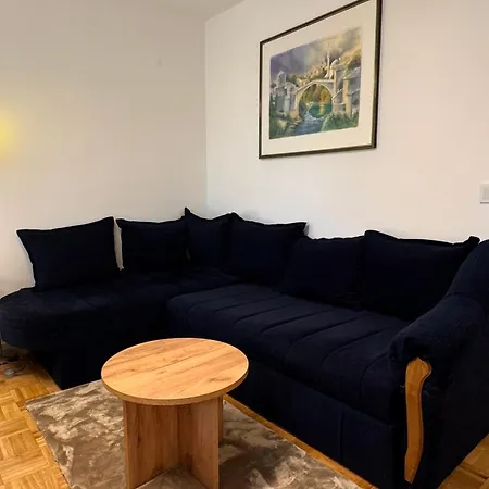 Apartment Rose Nest Airport - Self Check-in - Free Parking *