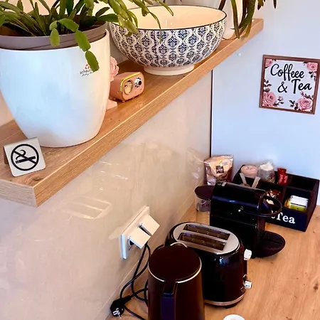Rose Nest Airport - Self Check-in - Free Parking Apartment